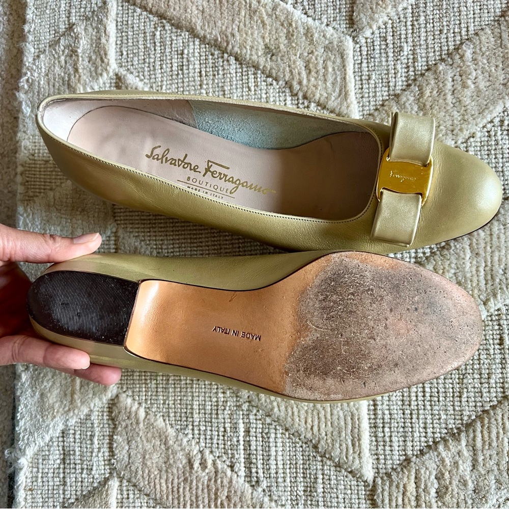 Salvatore Ferragamo Gold Bow Flats - Picture 6 of 11